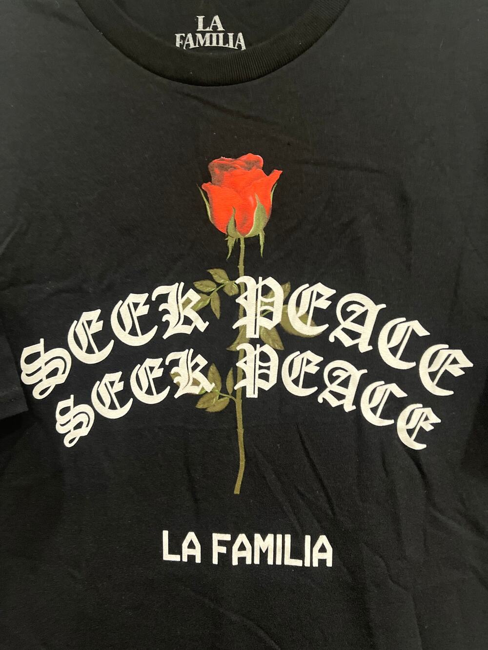 LA FAMILIA Seek Peace Mens XL Basic Black 100 Cotton Tee Shirt Short Sleeve NWOT